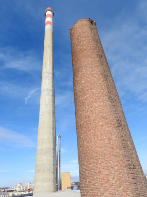 Demolition of a tall flue gas chimney